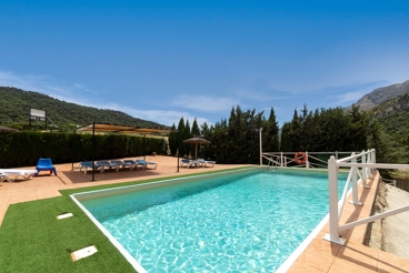 Massive 16-people holiday villa overlooking the mountains - 13 km from Ronda