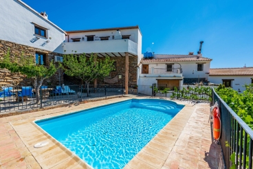 Liebevolles Ferienhaus mit drei Schlafräumen in Laroya, Almería