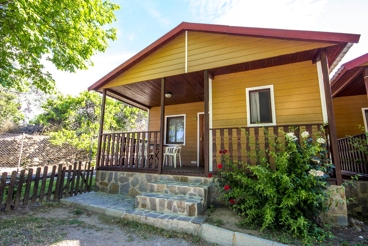 Bungalow en bois pour 4 personnes avec WIFI et climatisation.