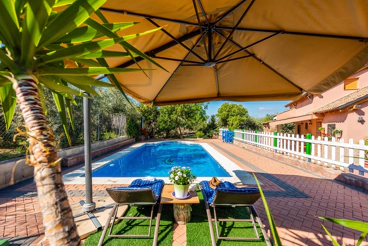 Casa rural con piscina vallada muy cerca de la Sierra Nevada