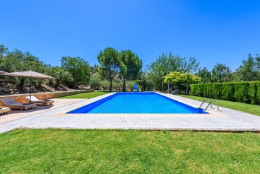 Gorgeous villa with outdoor Jacuzzi to be enjoyed in summer