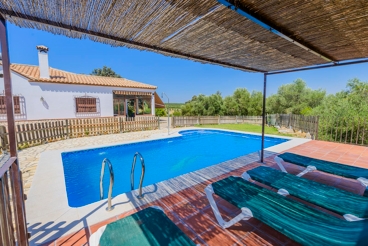 Villa spacieuse avec grande piscine privée