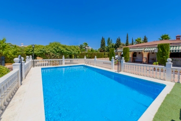 Lovely villa close to the town centre