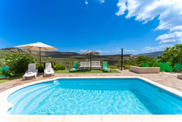 Casa Rural con piscina y barbacoa en Iznájar para 8 personas