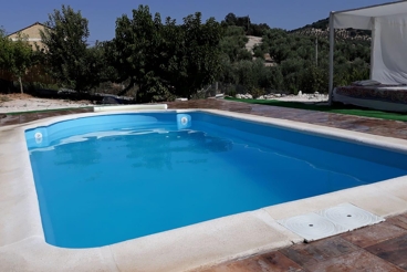 Casa Rural con piscina y barbacoa en Iznájar para 8 personas